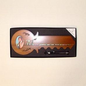 21st Key with Oval Photo Frame - Tigerlily Gift Store